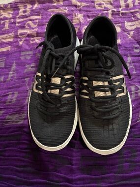 Under Armour Black and White Running Shoes size 8